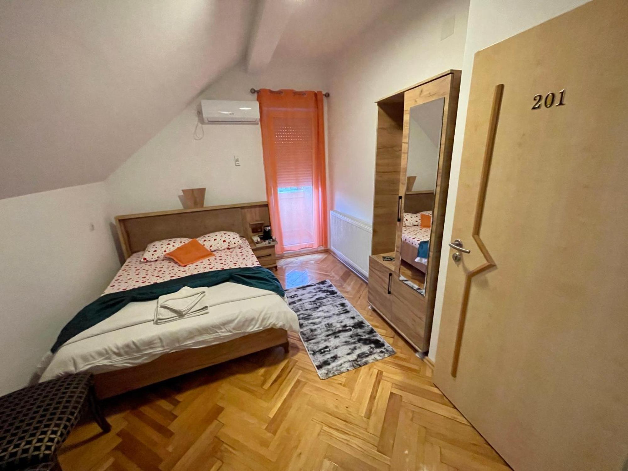 Madigan'S Hotel Kosovo Polje Luaran gambar