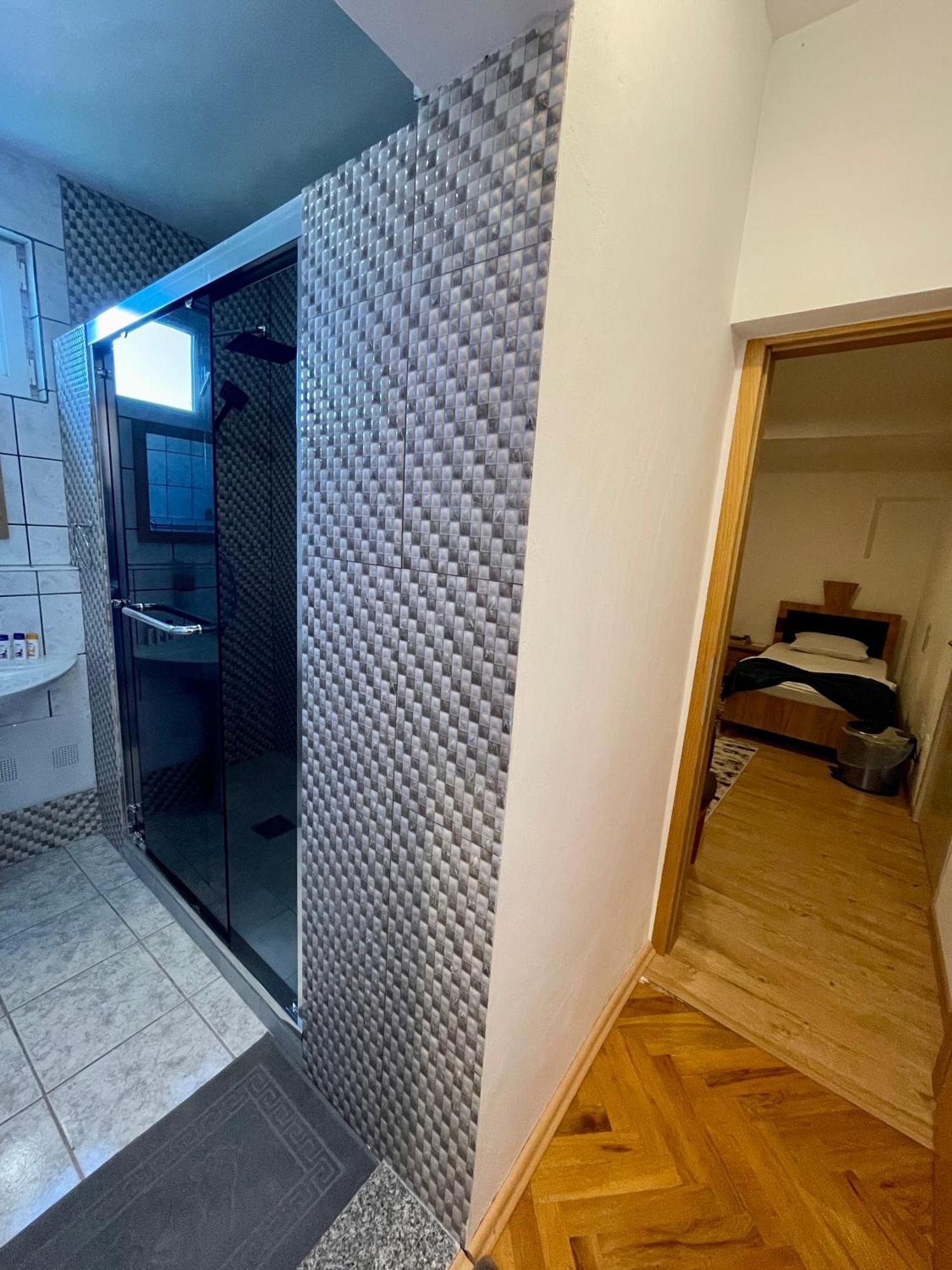 Madigan'S Hotel Kosovo Polje Luaran gambar